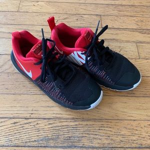 Nike boys devosion basketball shoes
